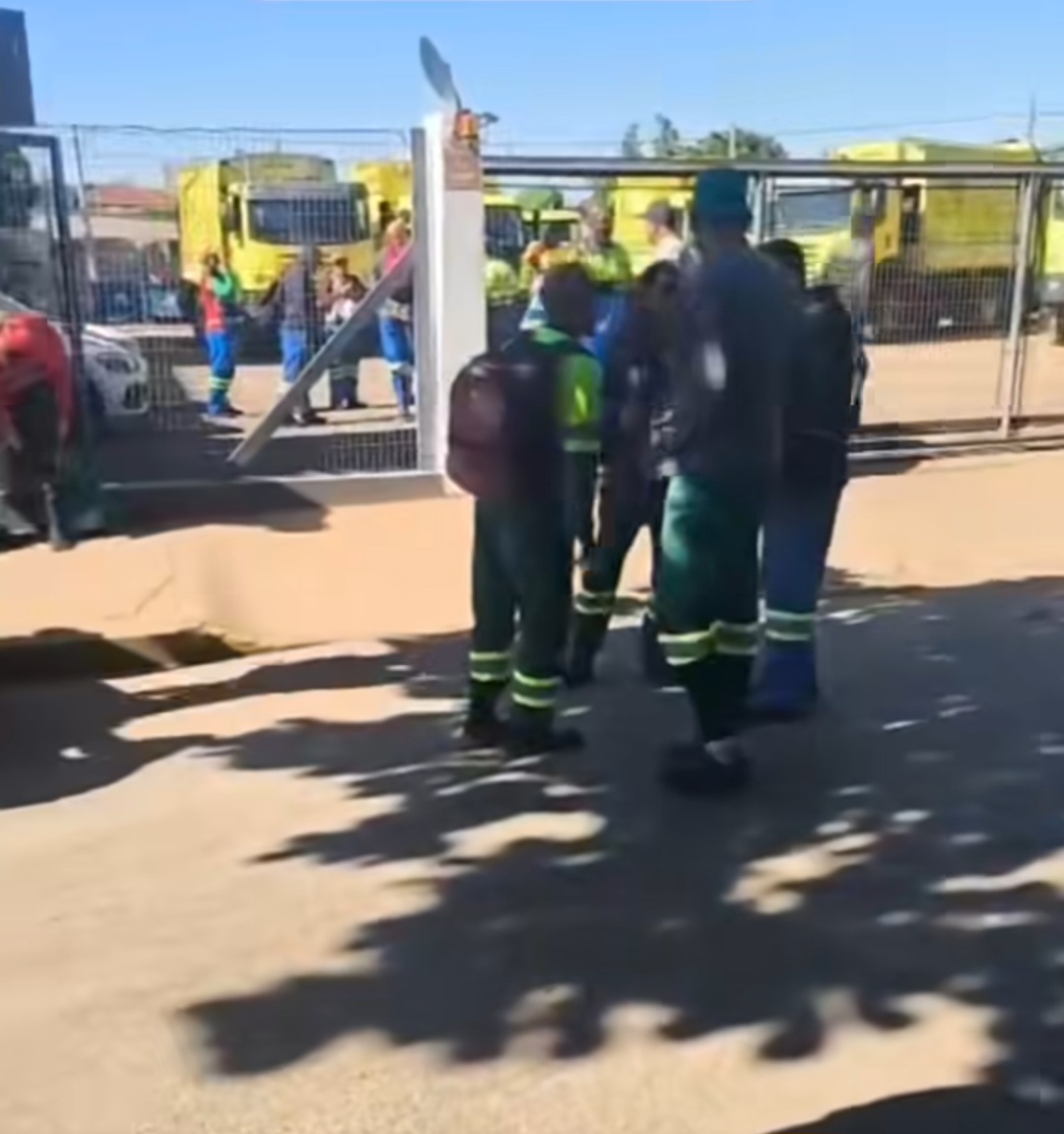 Coleta de lixo é paralisada em Araçatuba.