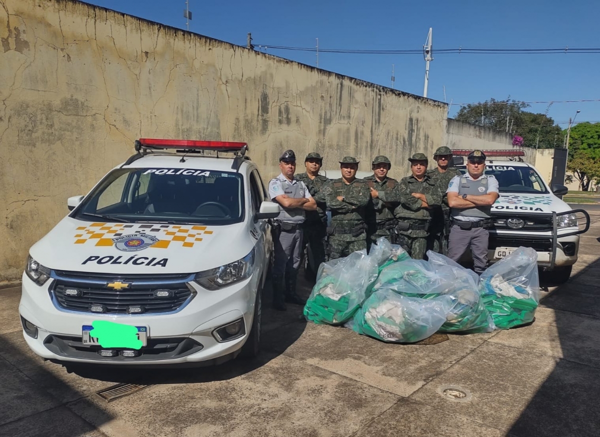 POLÍCIA MILITAR AMBIENTAL E POLÍCIA  RODOVIÁRIA APREENDE GRANDE QUANTIDADE DE DROGAS EM PENÁPOLIS