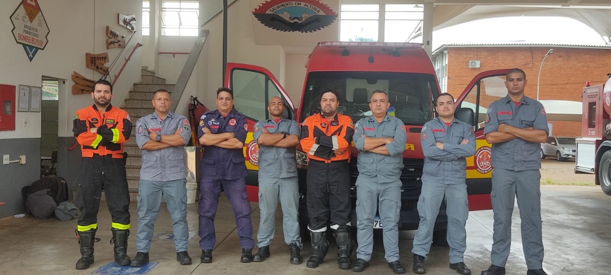 Bombeiros salvam criança que se afogou em piscina
