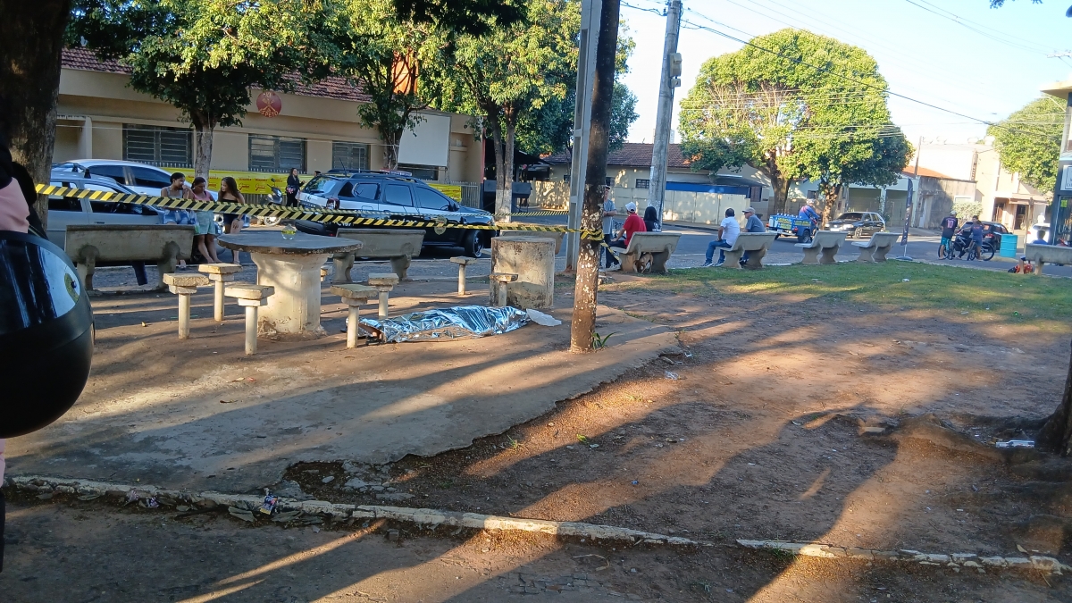 Homem é encontrado morto na praça do bairro Jussara, em Araçatuba.