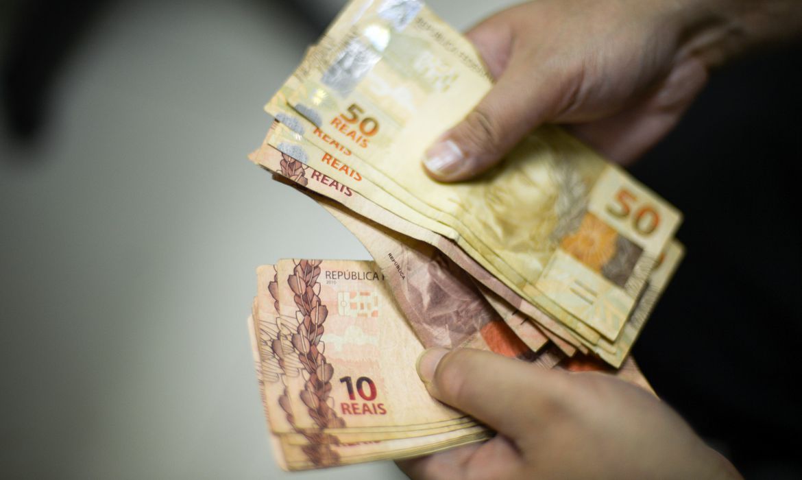 Teto do INSS sobe para R$ 8.157,40 em 2025