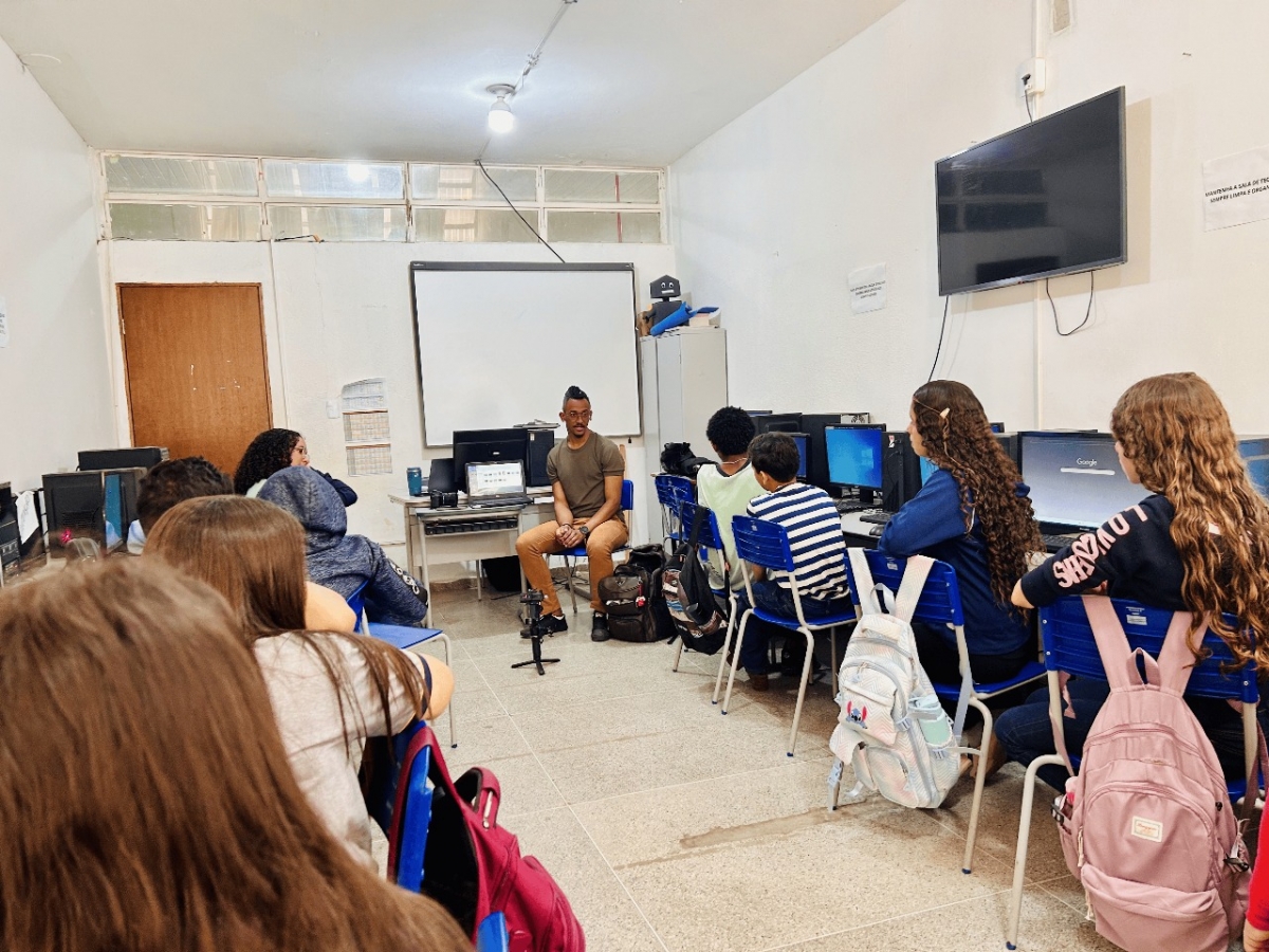 TV Escola: Projeto Piloto Incentiva Protagonismo Estudantil em Aracanguá.