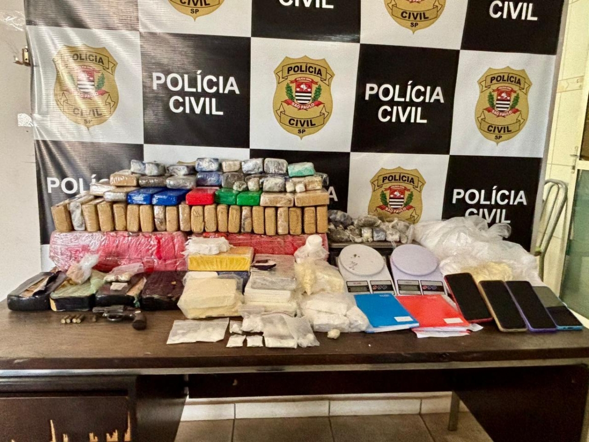 Casal é preso por tráfico e vai para a cadeia juntos.